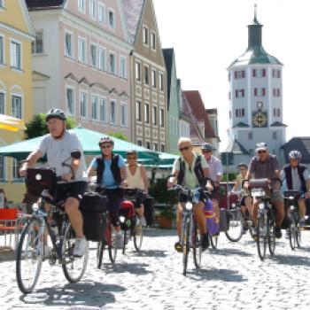 Radel-Genuss auf Sterne- und Fluss-Radwegen sowie mannigfaltigen Themenrundtouren - (c) Regionalmarketing Günzburg GbR