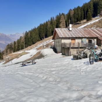 Während die südlich gelegenen Trails lange fahrbar sind, kann auf der Nordseite schon Schnee liegen - (c) Christine Kroll