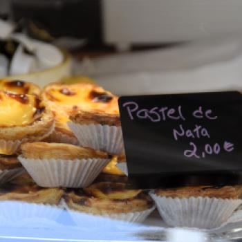 Auf unserer Tour geht es zuerst ins Portugiesenviertel mit den vielen kleinen Cafés und Restaurants - (c) Gabi Vögele