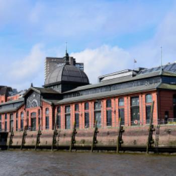 Die historischen Fischauktionshalle ein architektonisches Juwel am Hafen - (c) Gabi Vögele