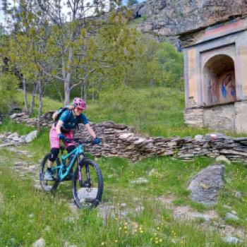 ...und kreuzt immer wieder den Pilgerweg - (c) Christine Kroll