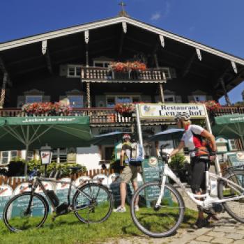 Rocky Reit im Winkl – im Winter ein amtlich verbrieftes Schneeloch, im Sommer eine coole/kolossale E-Bike-Arena für episches/elektrisches Soulbiking – ein echt cooler Topspot für E-Biker ... - (c) Norbert Eisele-Hein
