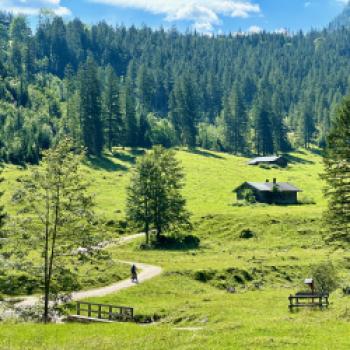 Bad Reichenhall: Jenseits von Thermalbad und Saline lockt am Fuße der „Schlafenden Hexe“ eine wildromantische Bergwelt zum Radeln und Mountainbiken - (c) Armin Herb