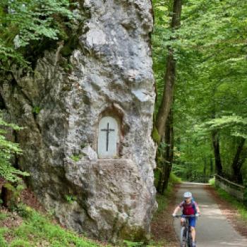 Bad Reichenhall: Jenseits von Thermalbad und Saline lockt am Fuße der „Schlafenden Hexe“ eine wildromantische Bergwelt zum Radeln und Mountainbiken - (c) Armin Herb