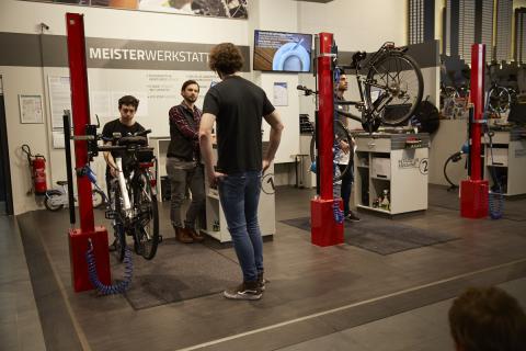 Service für E-Bikes auf neuem NiveauZEG Qualitätswerkstatt - Hightech und Soft Skil - (c) ZEG