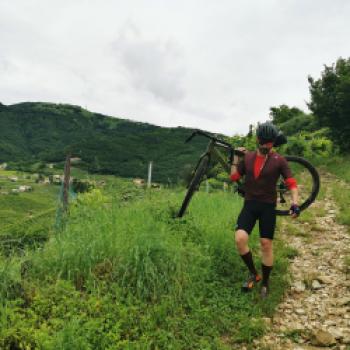 In den Hügeln des Prosecco geht es über steile Rampen bergauf und bergab - (c) Maren Recken