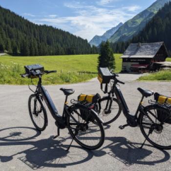 Bezaubernder Lechradweg - Entlang des rund 230 Kilometer langen Lechradwegs entfaltet sich einer der letzten Wildflüsse Europas in seiner vollen Pracht - (c) Carola Faber