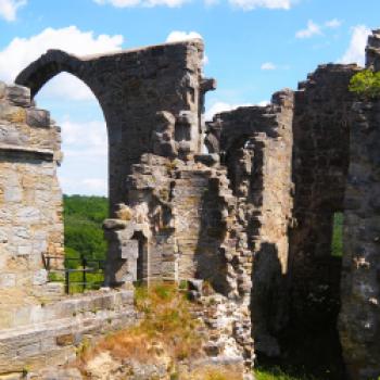 Viele Burgruinen findet man in den Haßbergen, besonders beeindruckend ist die Burgruine Altenstein - (c) Jörg Bornmann