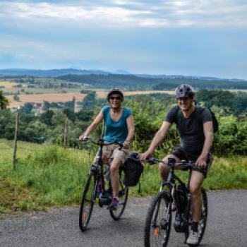 Mit dem E-Bike durch die Auvergne  - Im Inneren Frankreichs schlägt das sanfte Herz der Grande Nation - (c) Flora Jädicke