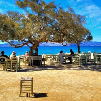 Fast schon exotisch: Radfahren zwischen Blau und Bergen auf der Kykladeninsel Naxos- (c) Lutz Bäucker