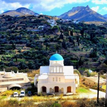 Fast schon exotisch: Radfahren zwischen Blau und Bergen auf der Kykladeninsel Naxos- (c) Lutz Bäucker