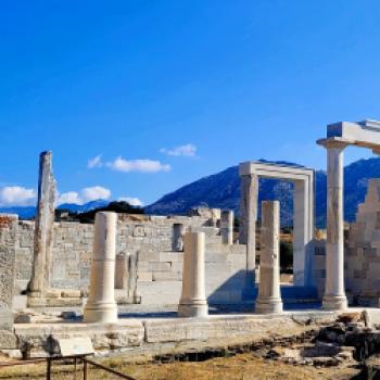 Fast schon exotisch: Radfahren zwischen Blau und Bergen auf der Kykladeninsel Naxos- (c) Lutz Bäucker