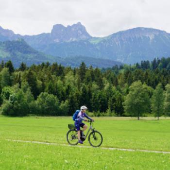 Vom Ostallgäuer Alpenvorland an die „Allgäuer Riviera“ am Hopfensee - (c) Armin Herb