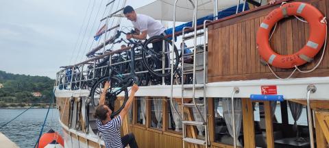 Mit dem Fahrrad übers Meer - Mobiles Inselhüpfen in Süd-Dalmatien - (c) Lutz Bäucker